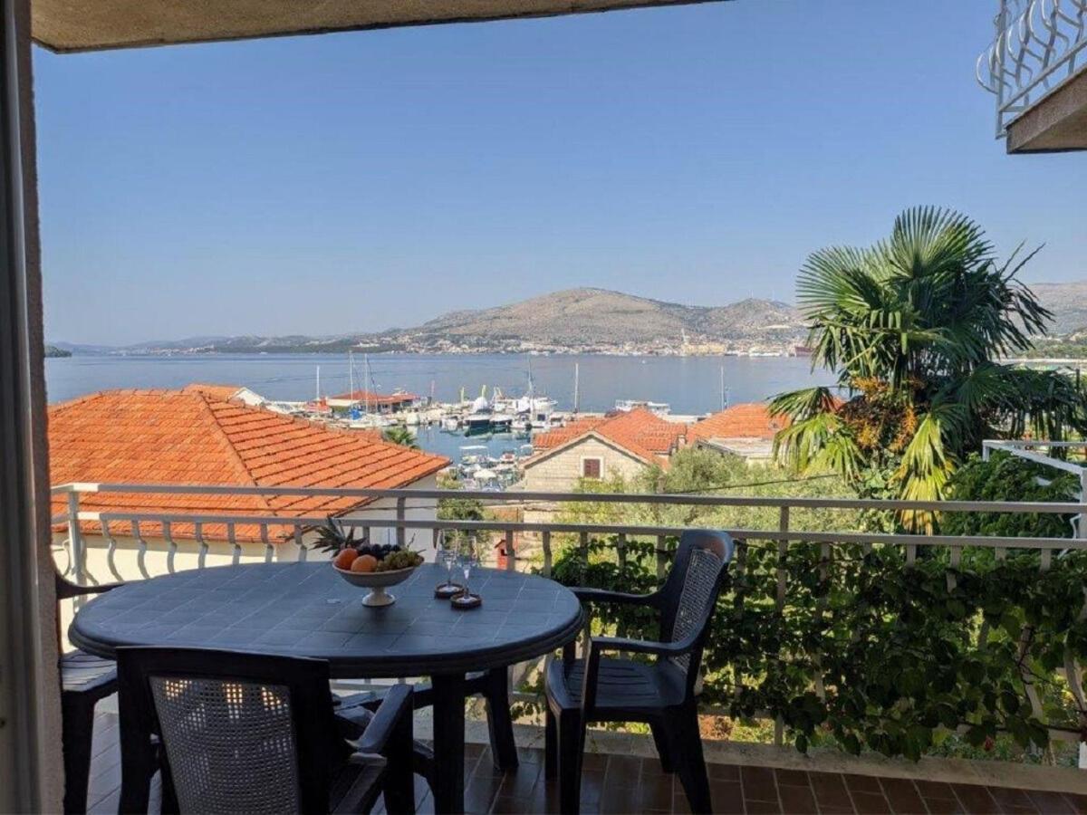 Apartments Biserka - 50 M From Beach Trogir Exterior foto