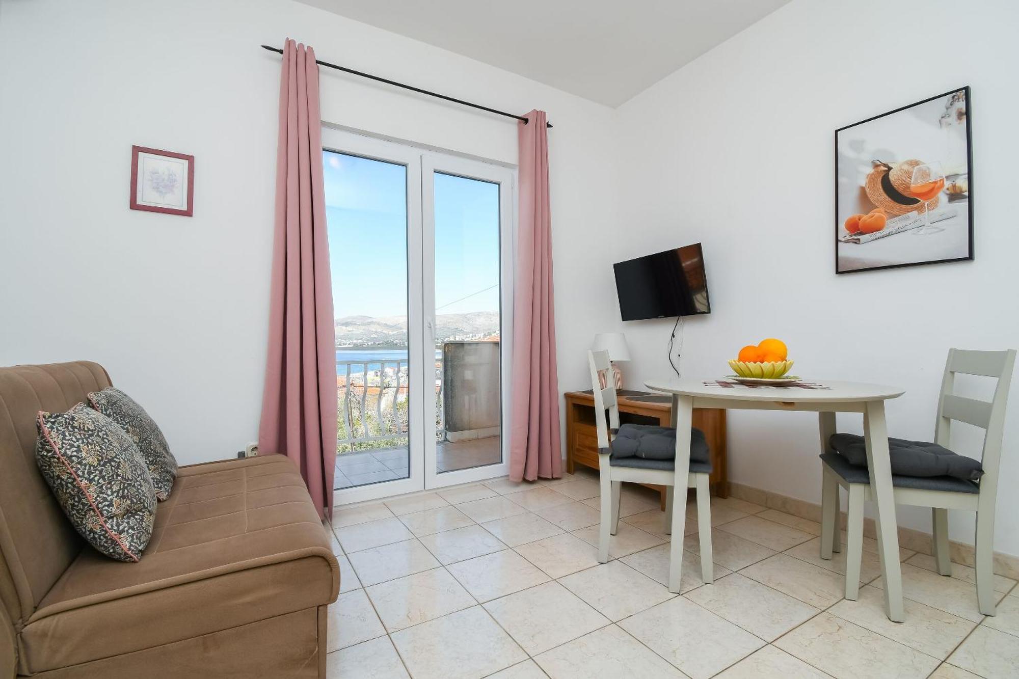 Apartments Biserka - 50 M From Beach Trogir Exterior foto