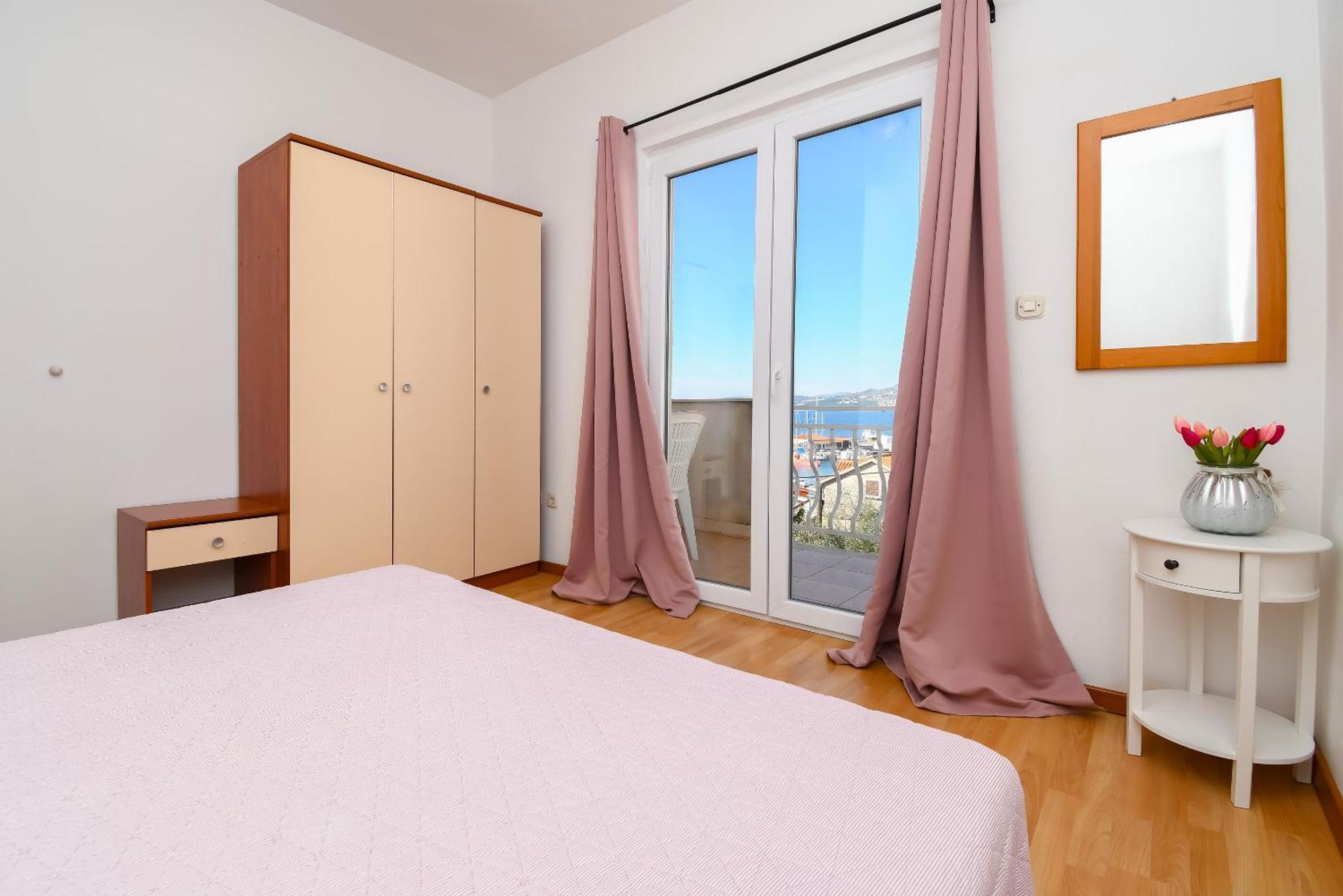 Apartments Biserka - 50 M From Beach Trogir Exterior foto