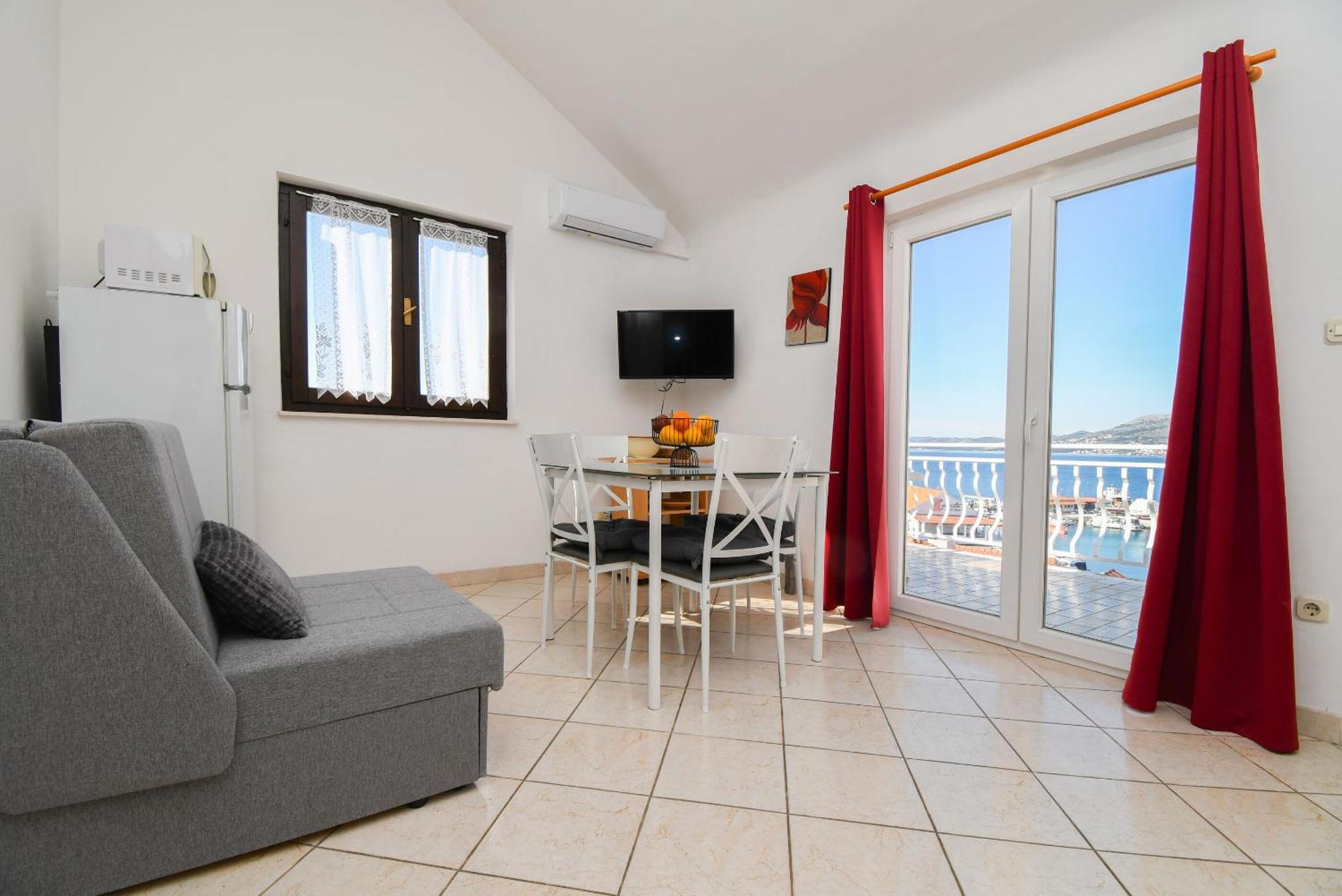 Apartments Biserka - 50 M From Beach Trogir Exterior foto