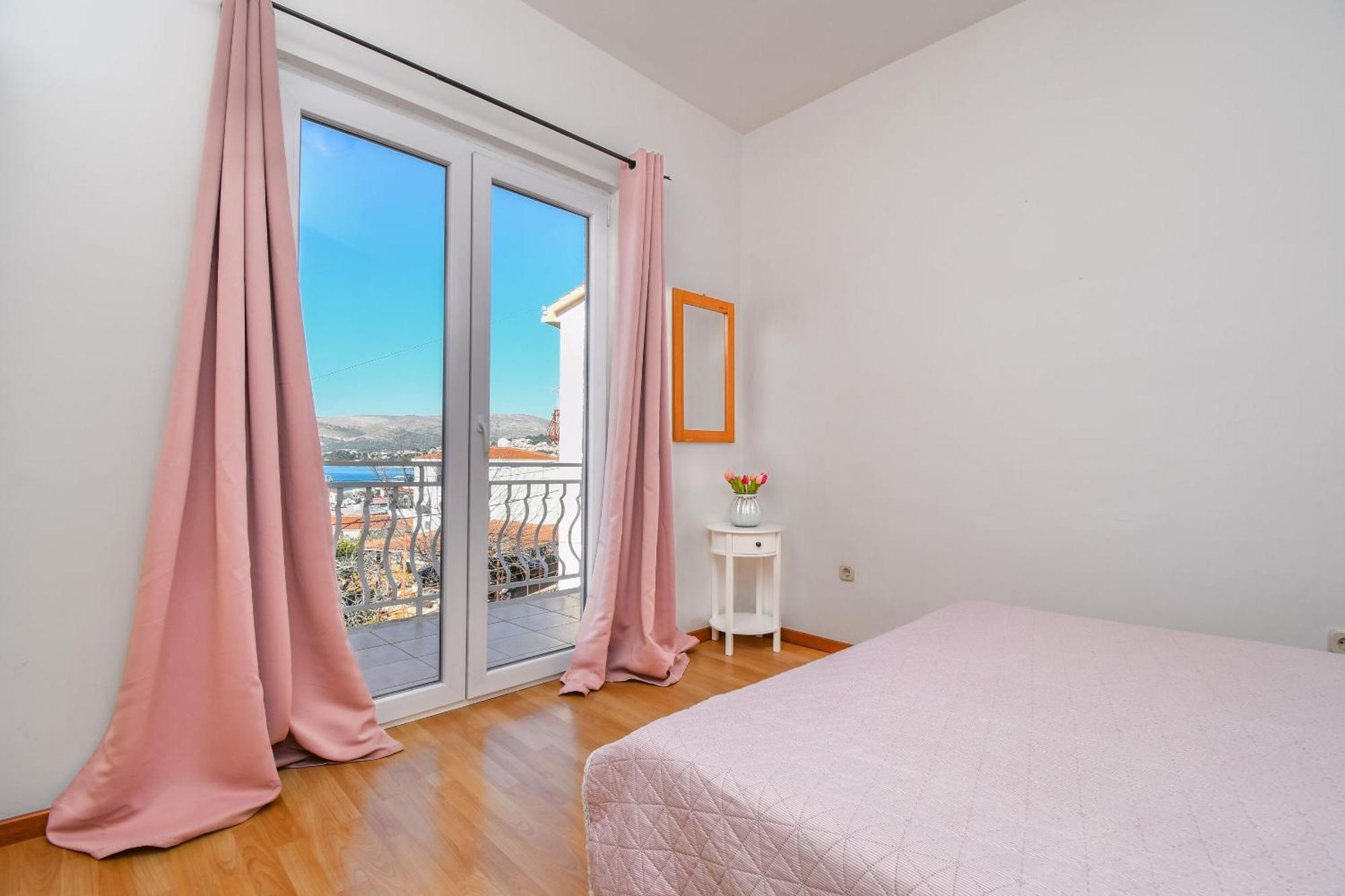 Apartments Biserka - 50 M From Beach Trogir Exterior foto