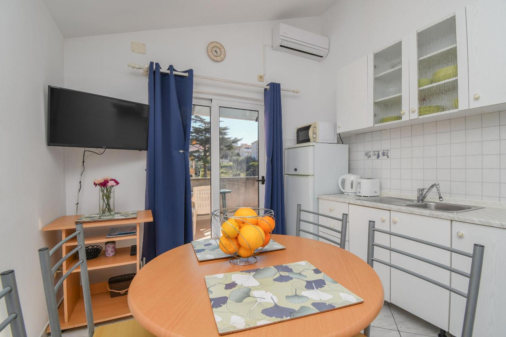 Apartments Biserka - 50 M From Beach Trogir Exterior foto
