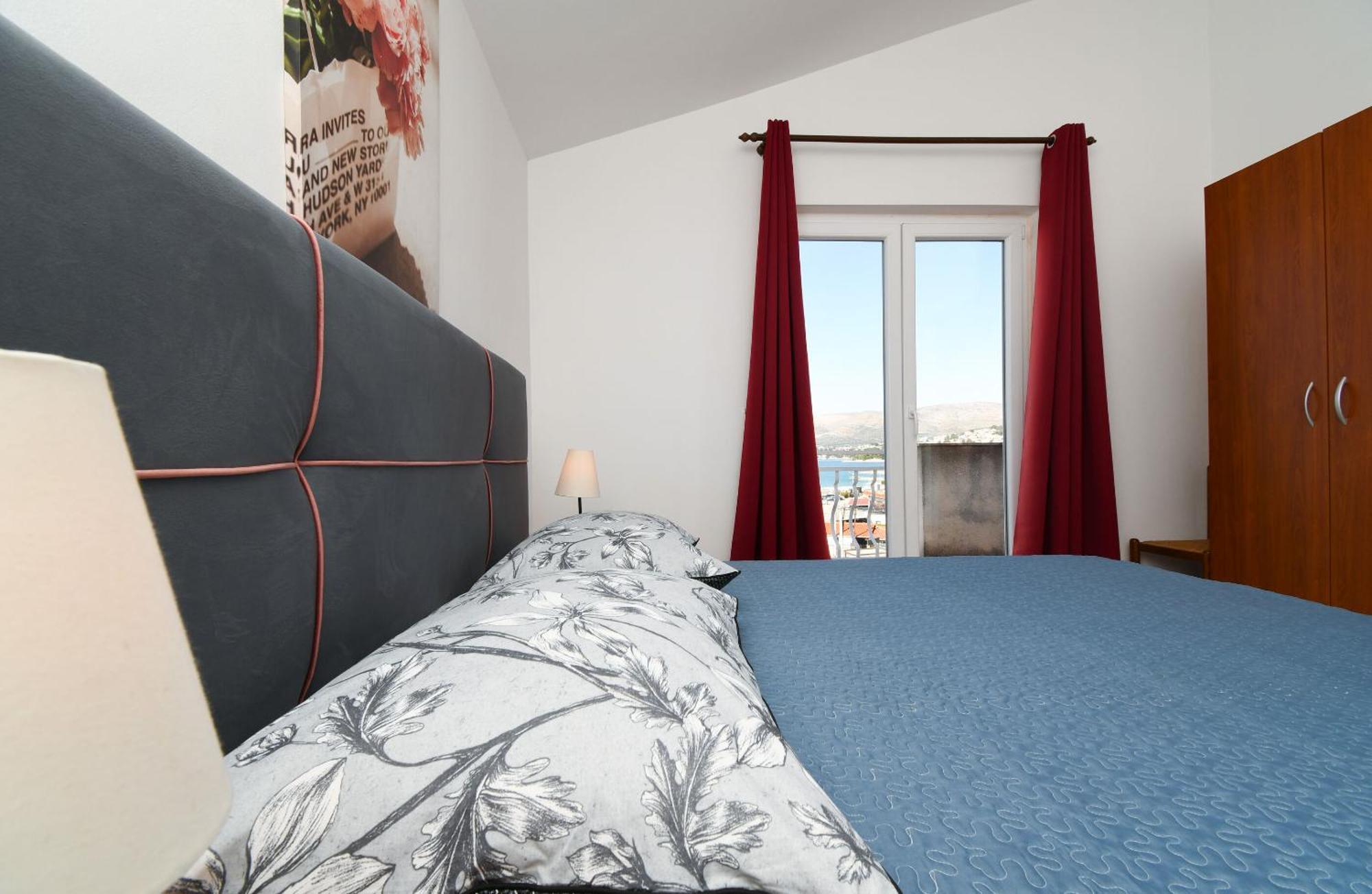Apartments Biserka - 50 M From Beach Trogir Exterior foto